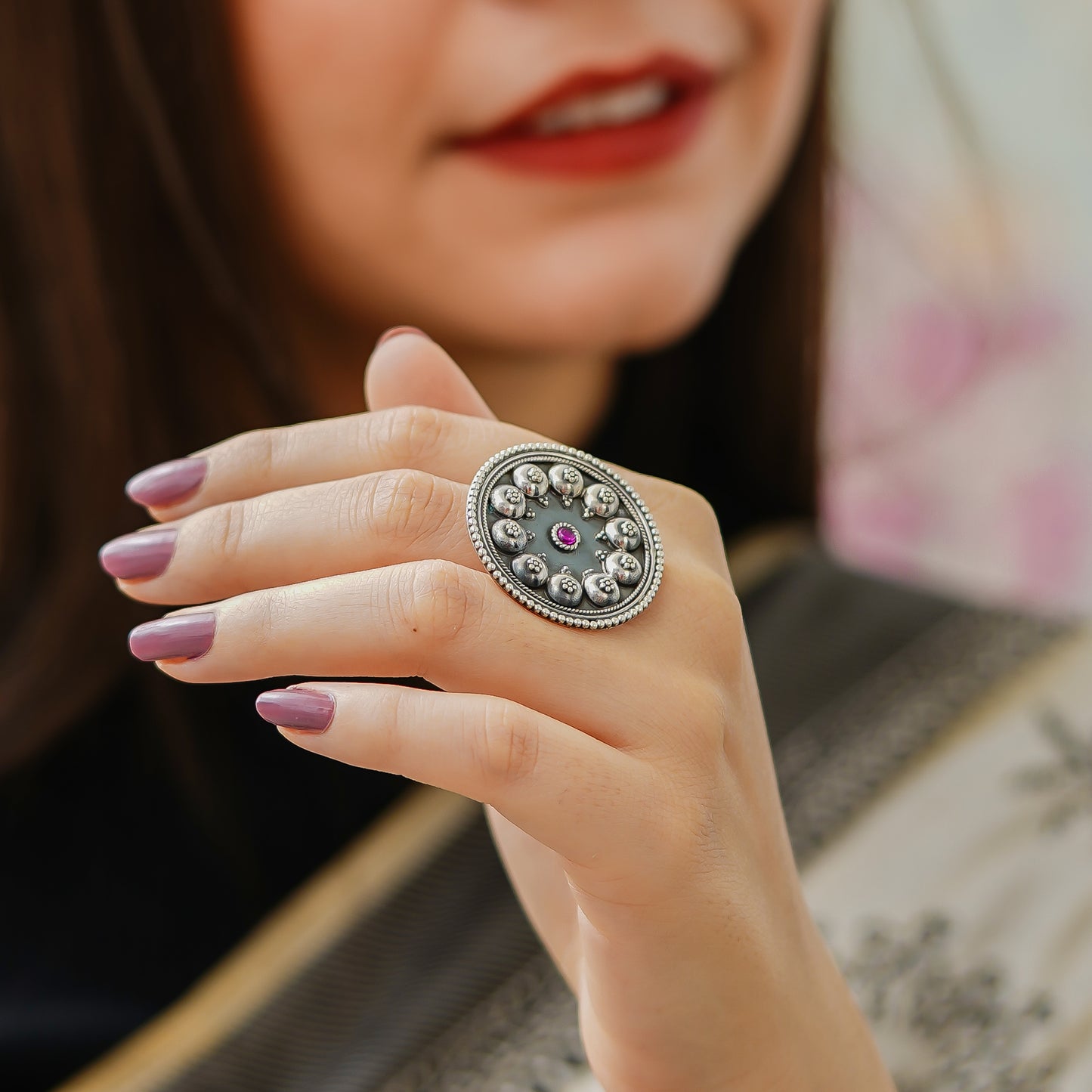 Moha Embossed Rawa Half Topi Red Stone Ring