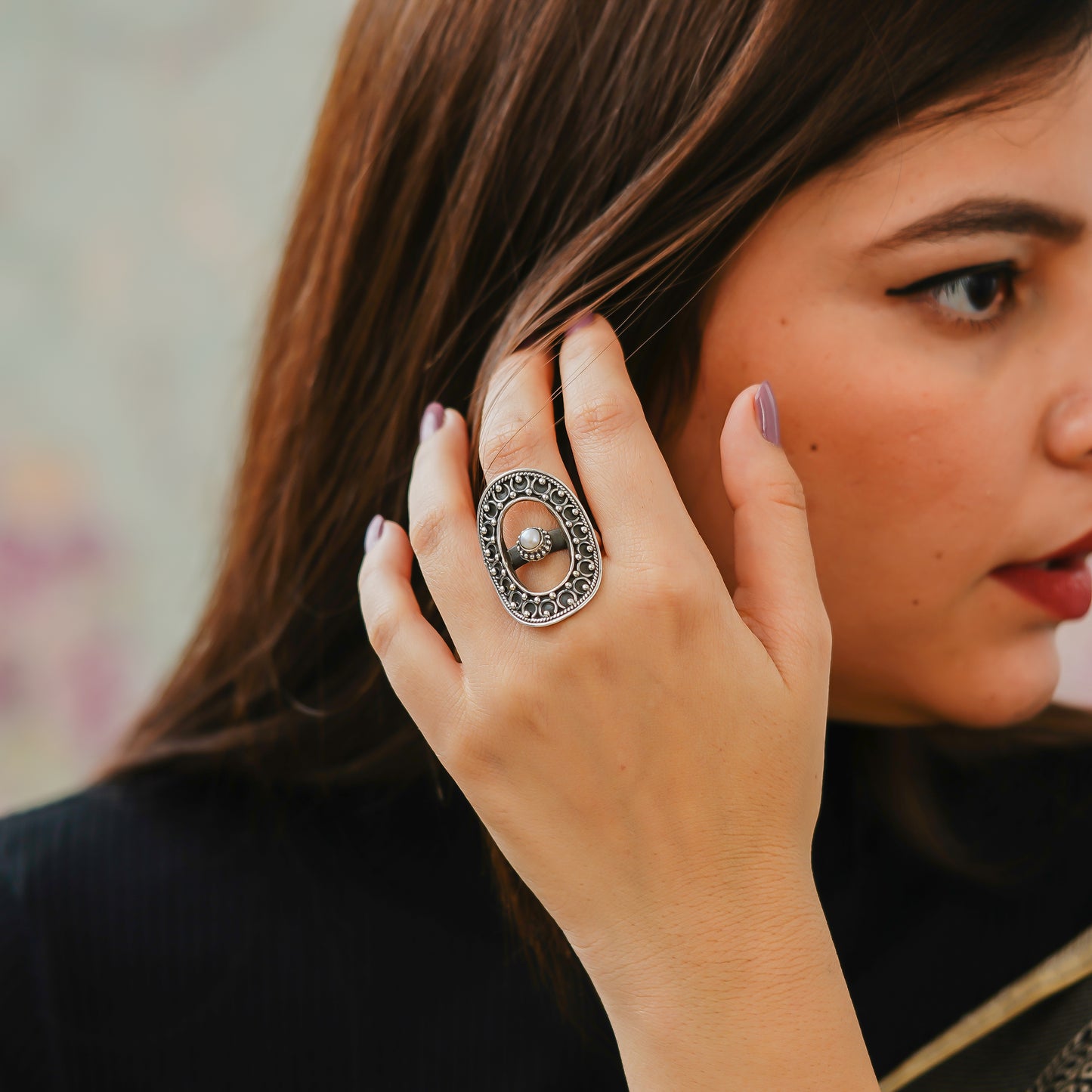 Meera Embossed Thick Rawa Pearl Oval Ring
