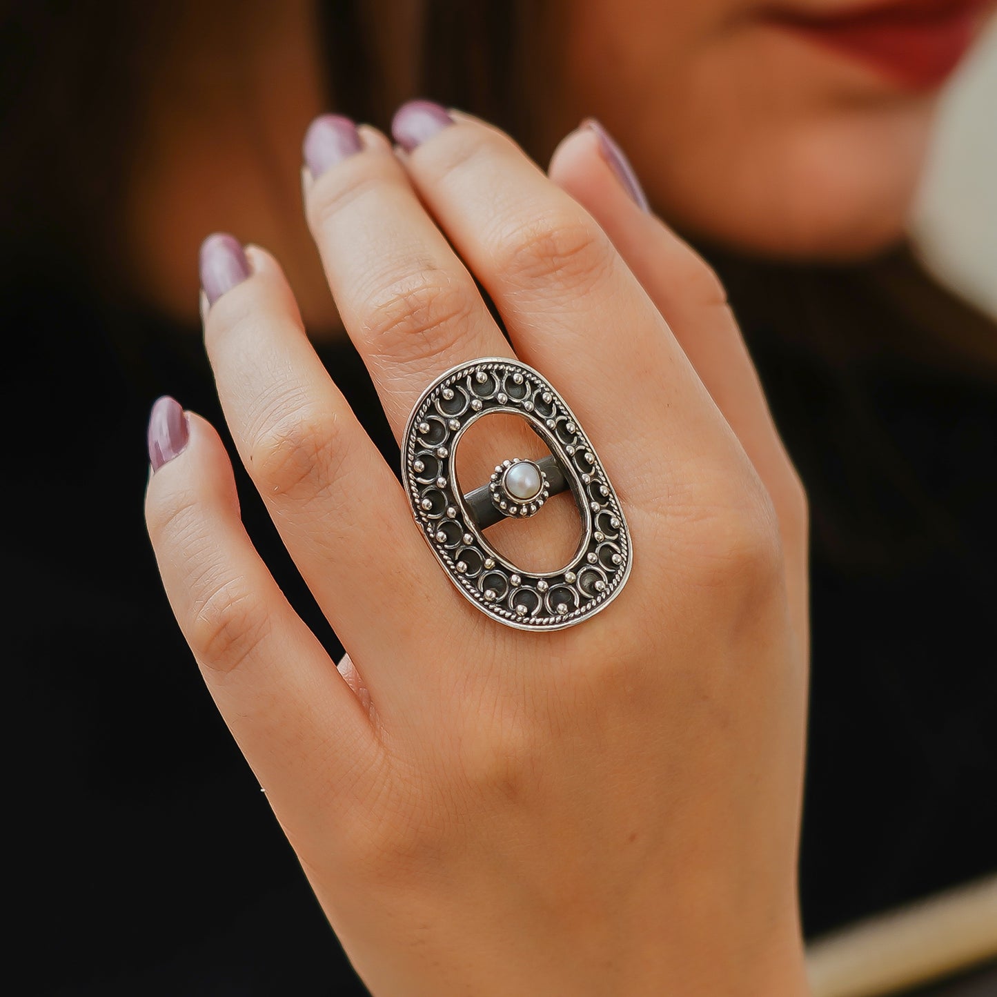 Meera Embossed Thick Rawa Pearl Oval Ring