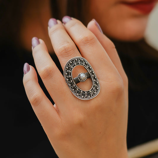 Meera Embossed Thick Rawa Pearl Oval Ring
