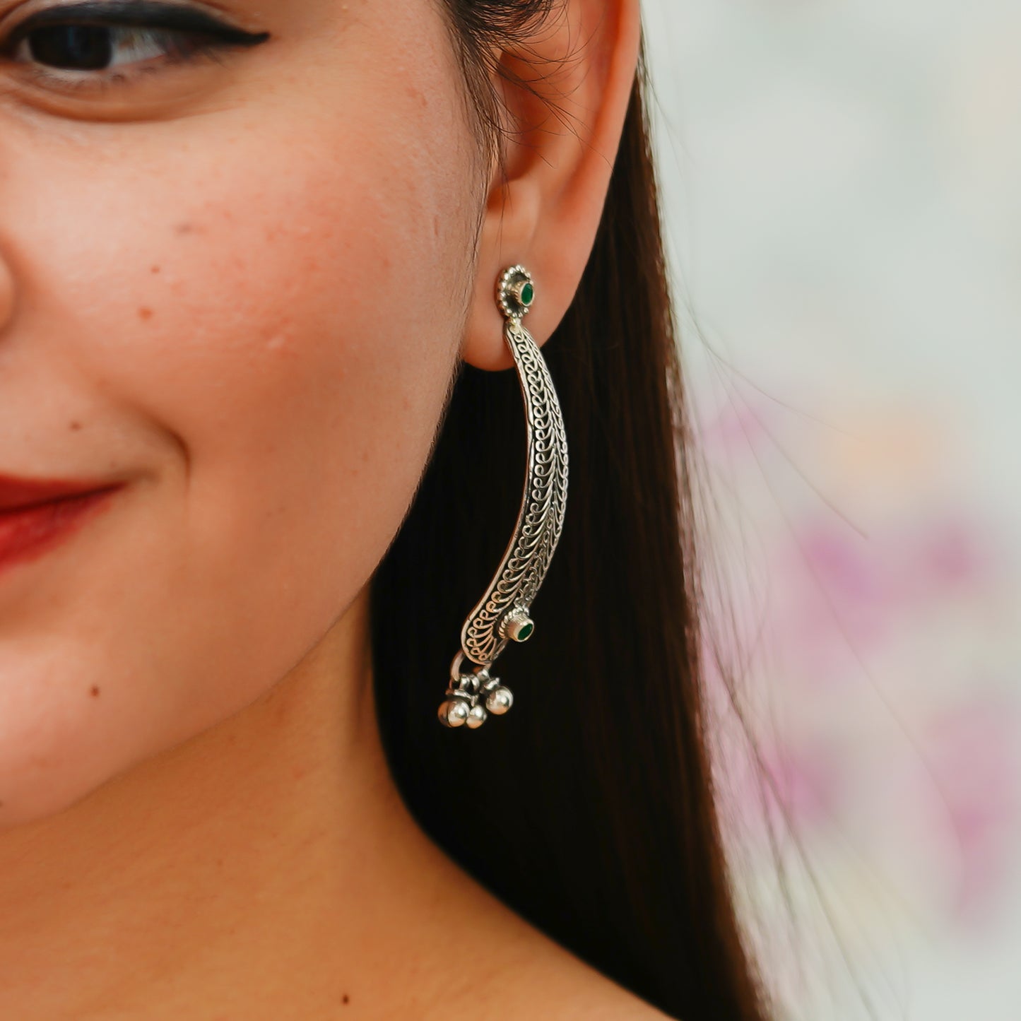 Moha Wire Play Sheet Curved Earrings