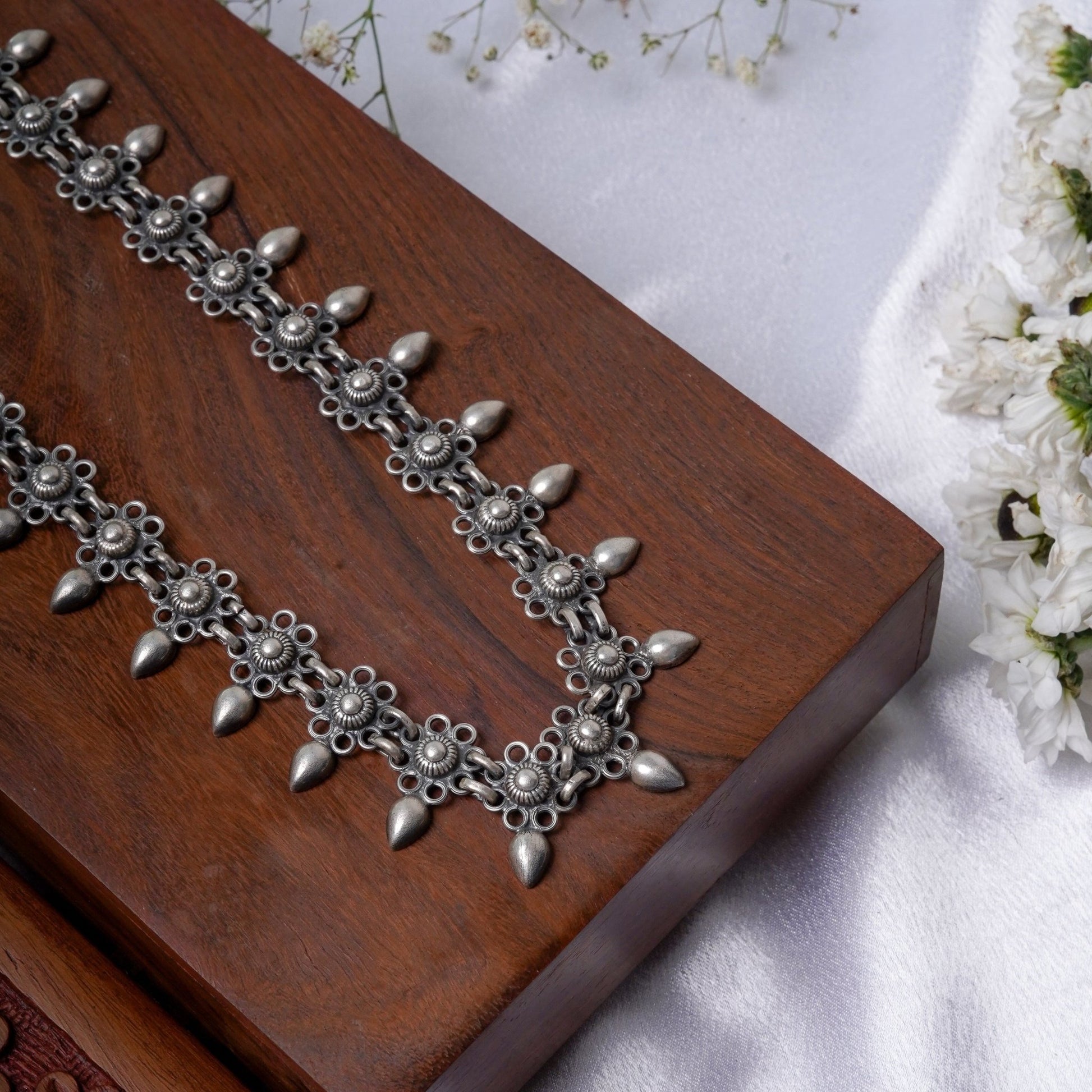 Amulya Kadi and Daal Embossed versatile Evergreen Necklace - ShailPiya