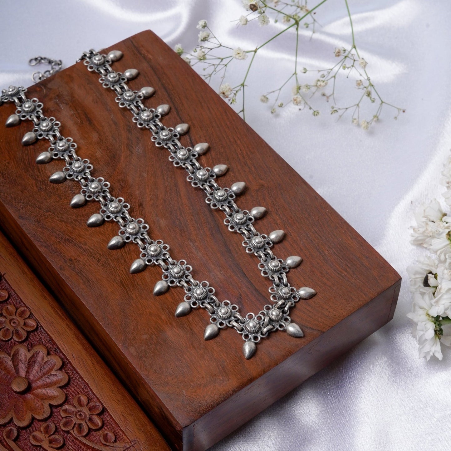 Amulya Kadi and Daal Embossed versatile Evergreen Necklace - ShailPiya