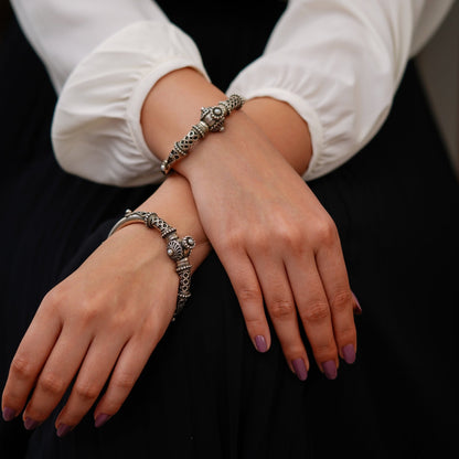 Lavanya Detailed Rawa Kadi With Pearl Embossed Screw Kada - ShailPiya