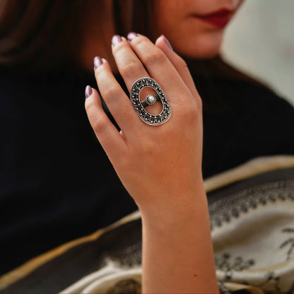 Meera Embossed Thik Rawa Pearl Oval Ring - ShailPiya