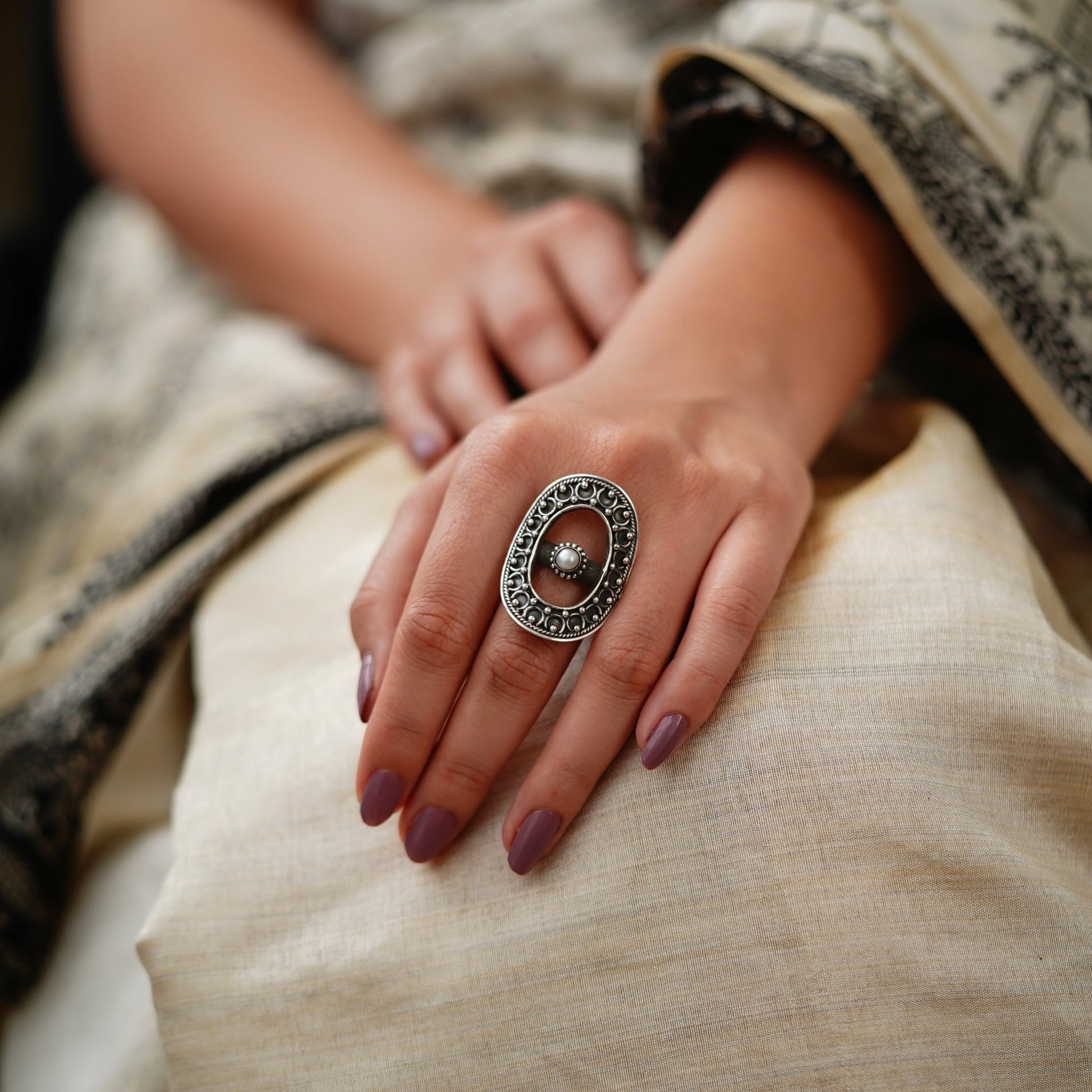 Meera Embossed Thik Rawa Pearl Oval Ring - ShailPiya