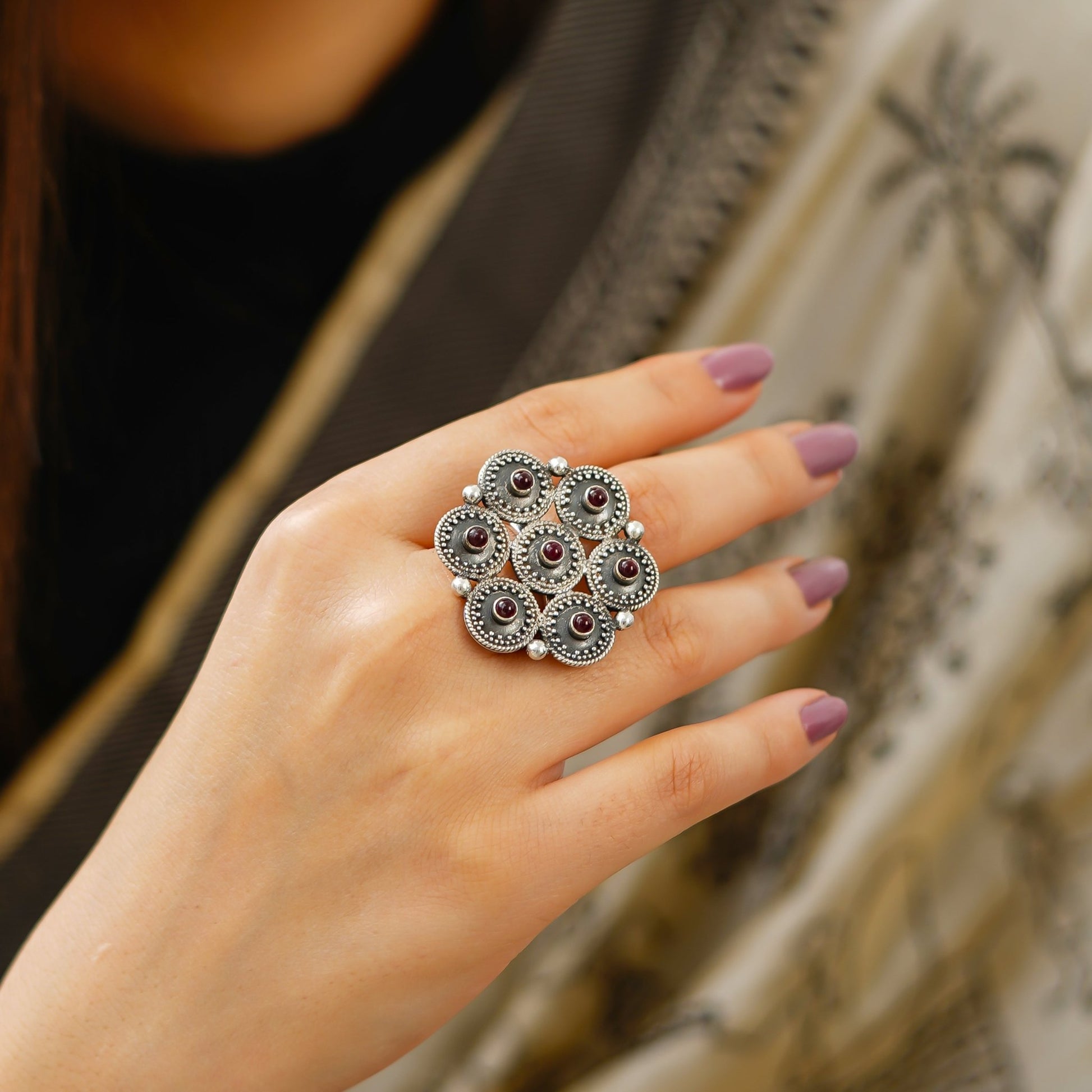 Moha Detailed Rawa Red Stone Topis Ring - ShailPiya