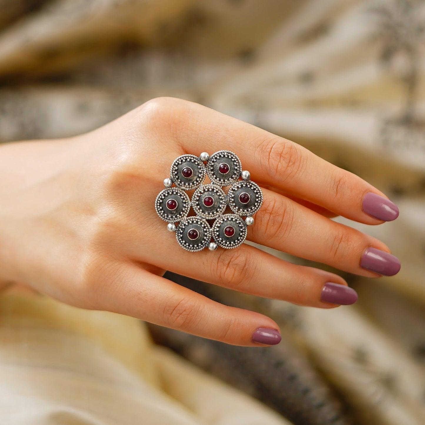 Moha Detailed Rawa Red Stone Topis Ring - ShailPiya