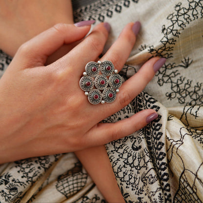 Moha Detailed Rawa Red Stone Topis Ring - ShailPiya