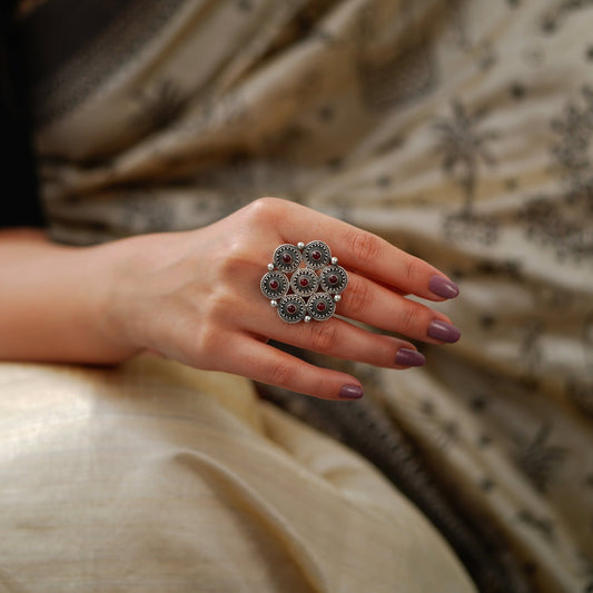 Moha Detailed Rawa Red Stone Topis Ring - ShailPiya