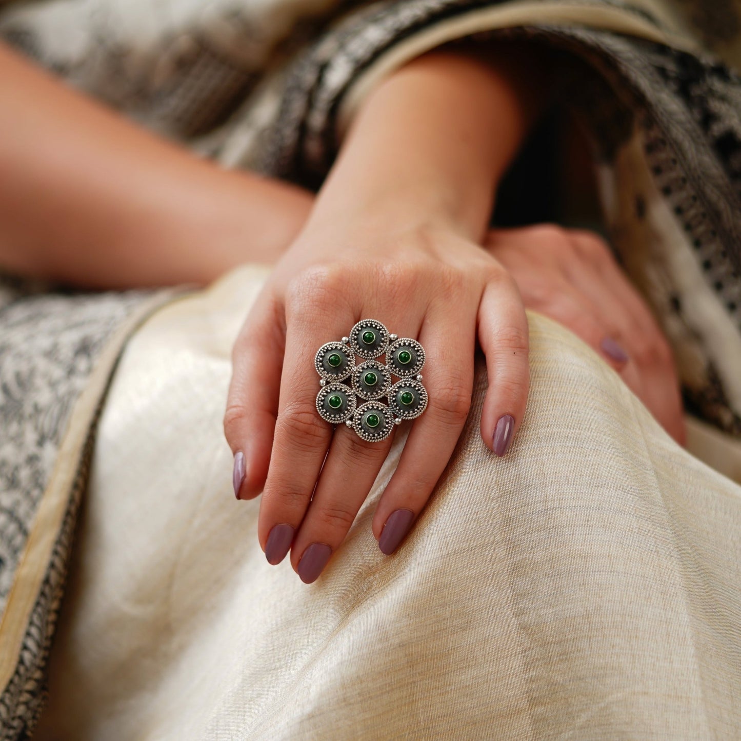 Moha Detailed Rawa Topis Green Stone Ring - ShailPiya