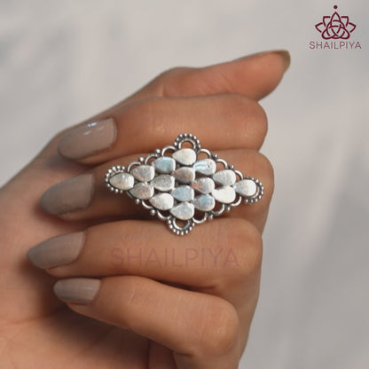 Moha Embossed Kadi Rawa Evergreen Ring